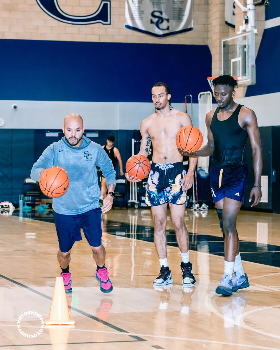 Coach Sandy running a live drill with Sierra Canyon players in the gym